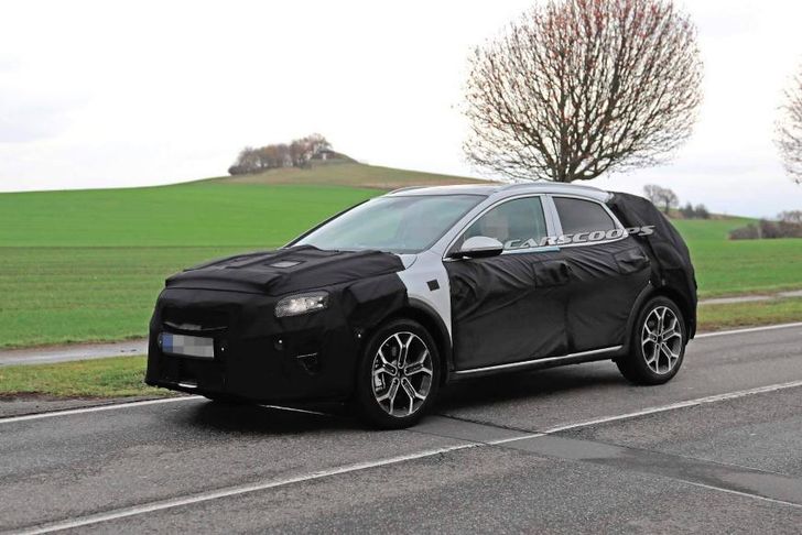 Новый компактный кроссовер Kia XCeed представят в Женеве