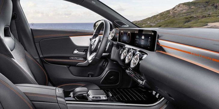 Салон Mercedes-Benz CLA