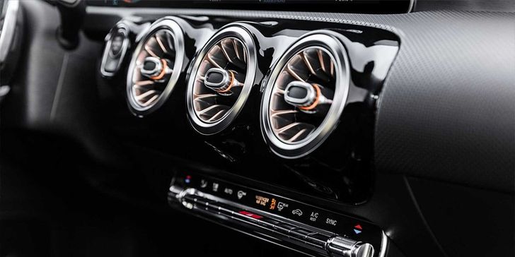 Салон Mercedes-Benz CLA