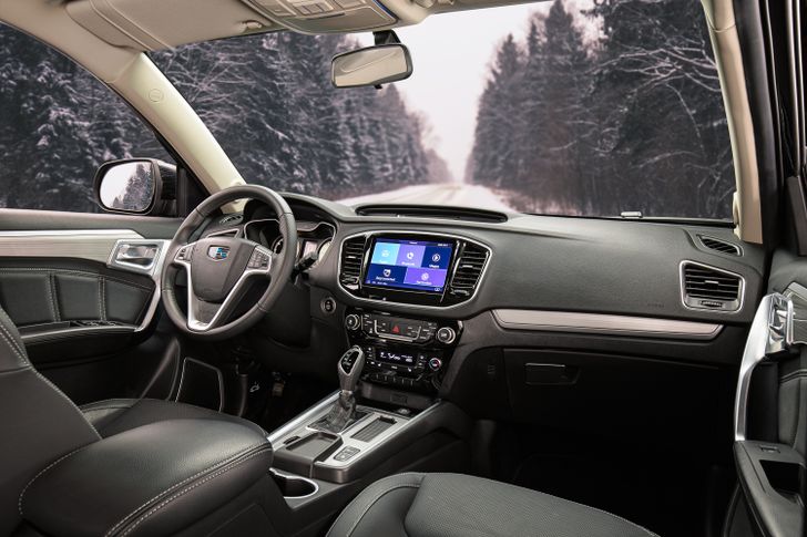 Салон обновленного Geely Emgrand X7