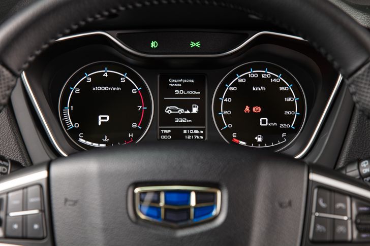 Салон обновленного Geely Emgrand X7