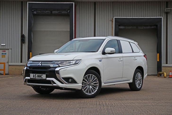 Гибридный Mitsubishi Outlander получил двухместную версию