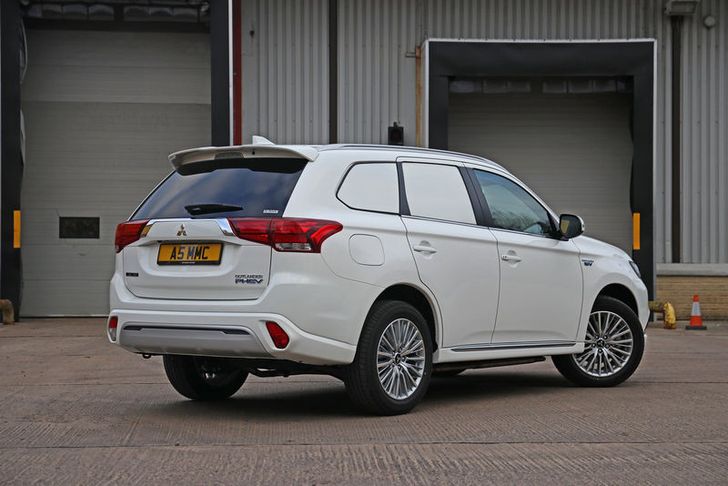 Mitsubishi Outlander PHEV Commercial