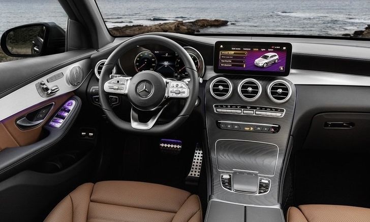 Салон Mercedes-Benz GLC