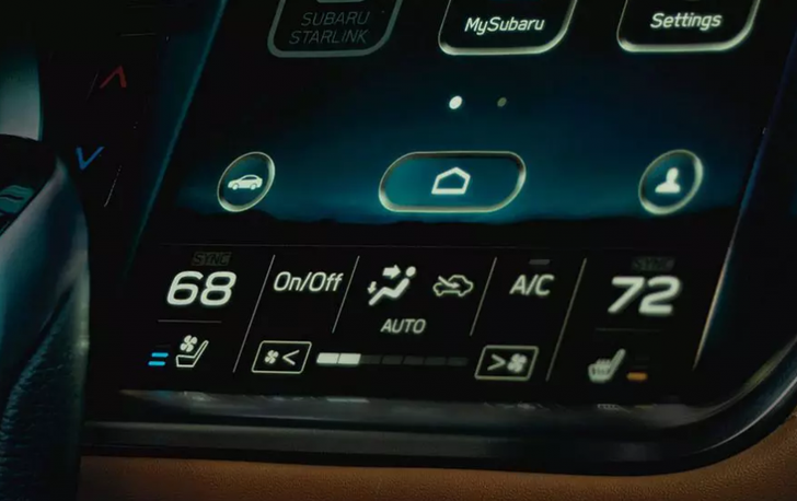 Салон нового Subaru Legacy