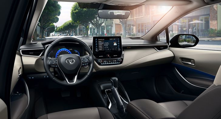 Салон новой Toyota Corolla