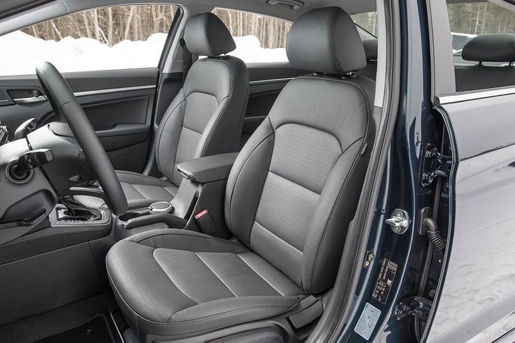 Салон Hyundai Elantra