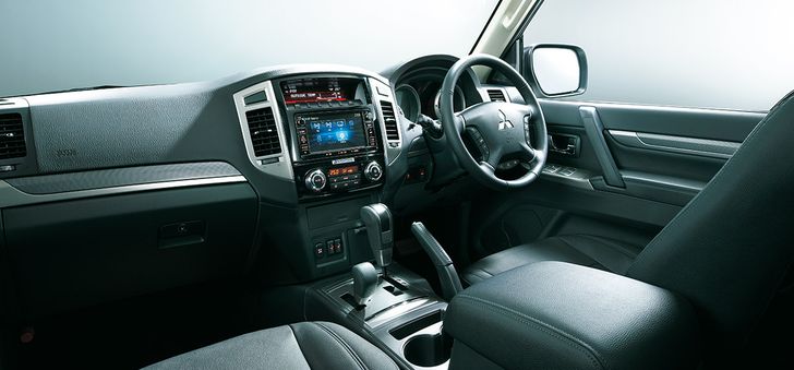 Салон Mitsubishi Pajero Final Edition