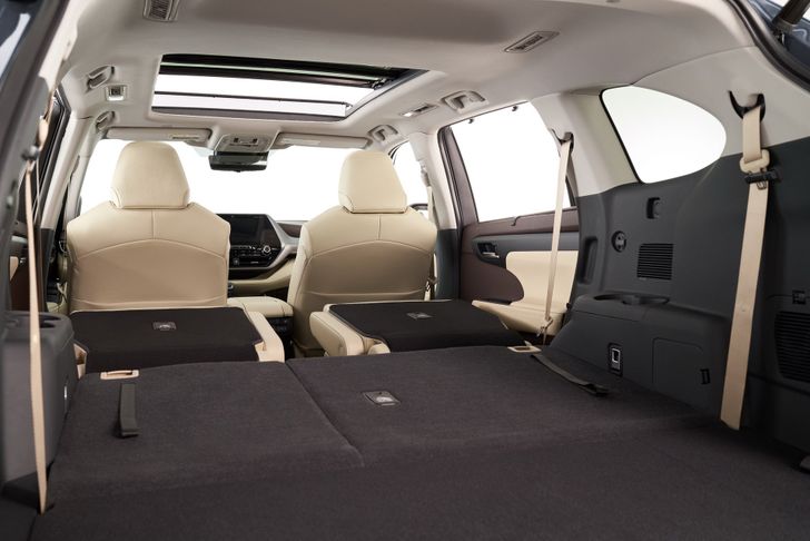 Салон Toyota Highlander