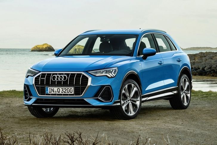 Кроссовер Audi Q3 нового поколения поступил к дилерам