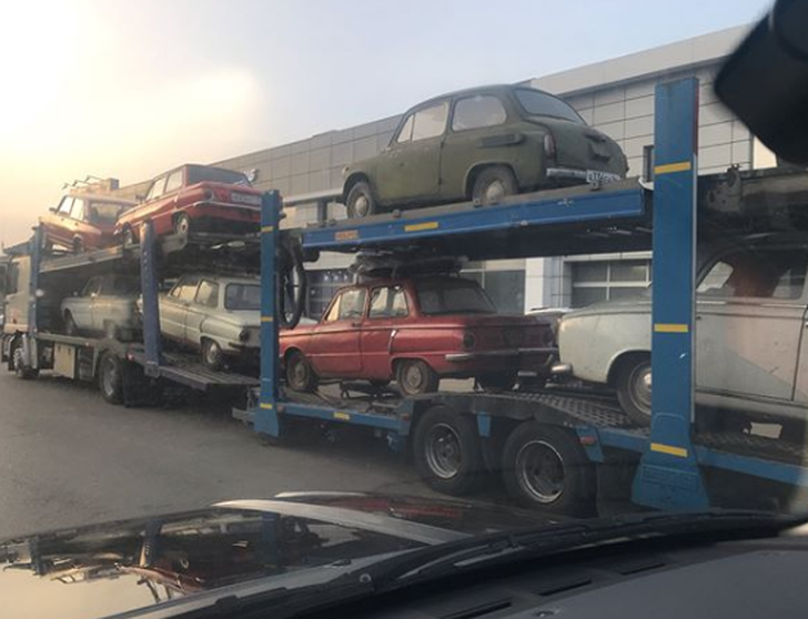 Автовоз с «Запорожцами»