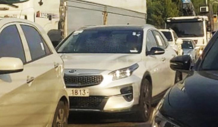 Серийный Kia XCeed тестируют без камуфляжа