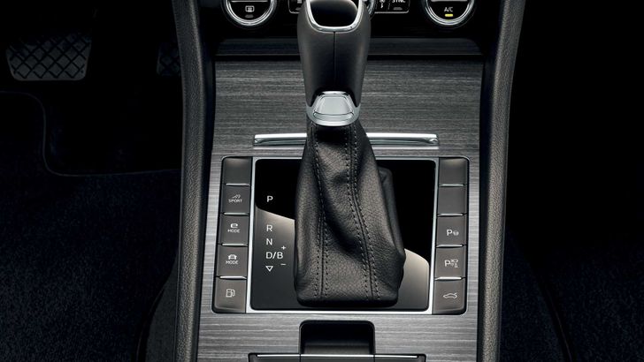 Салон Skoda Superb 2020