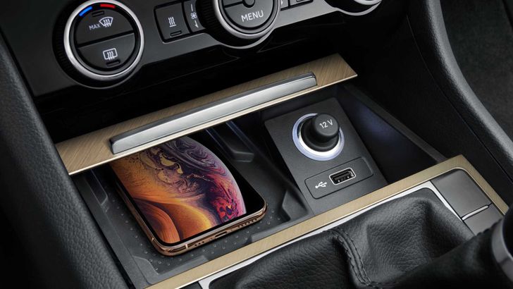 Салон Skoda Superb 2020