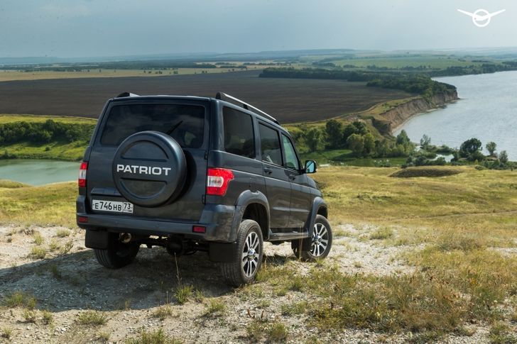 УАЗ перечислил повышающие безопасность и проходимость «Патриота» опции