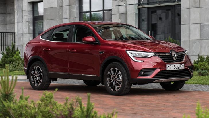 В продажу вернулся привычный кроссовер Renault российской сборки. Он стоит дешевле «китайцев»