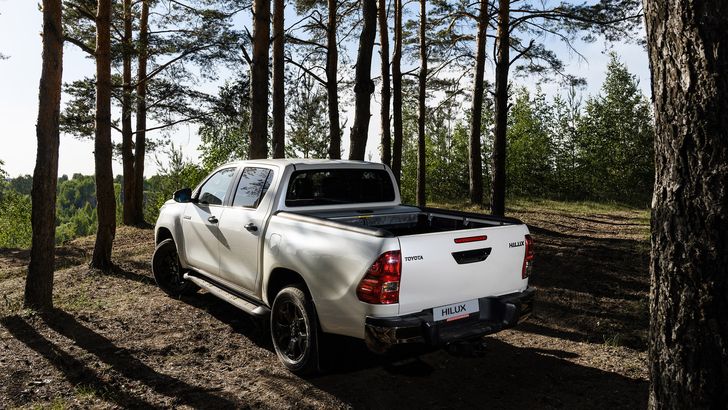 Toyota Hilux Exclusive Black