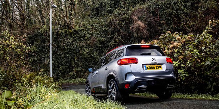 Citroen C5 Aircross на Ffordd Pen Llech