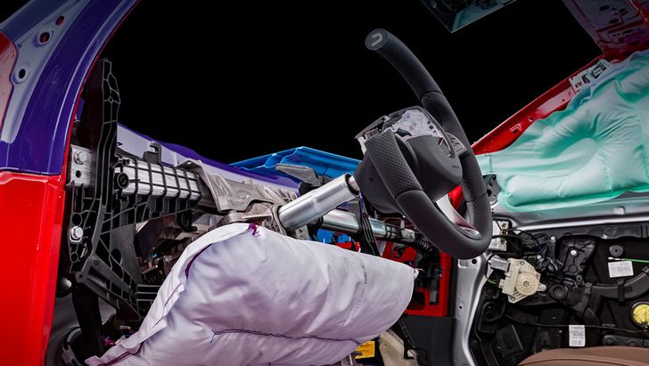 Коленные подушки безопасности назвали неэффективными