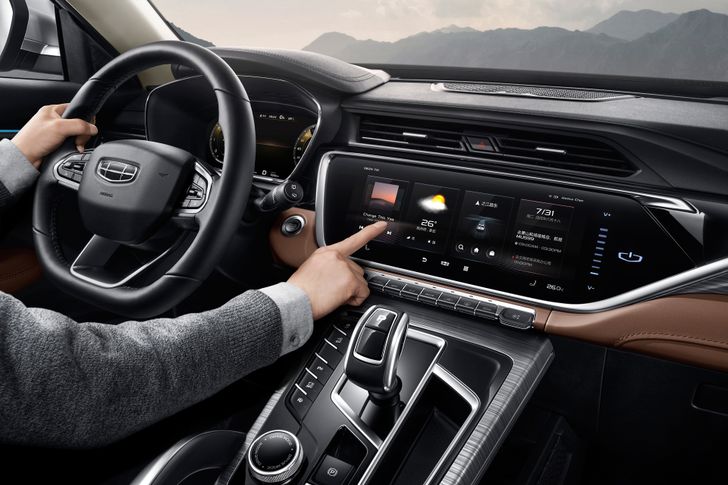 Интерьер Geely Atlas Pro