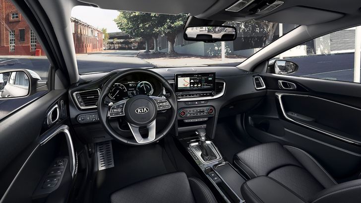 Интерьер гибридного Kia XCeed