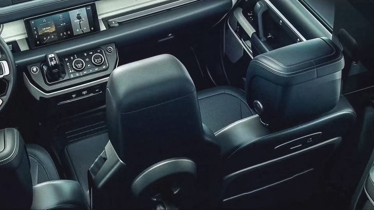 Интерьер Land Rover Defender
