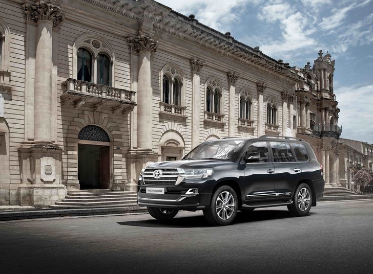 В России появился обновленный Toyota Land Cruiser 200