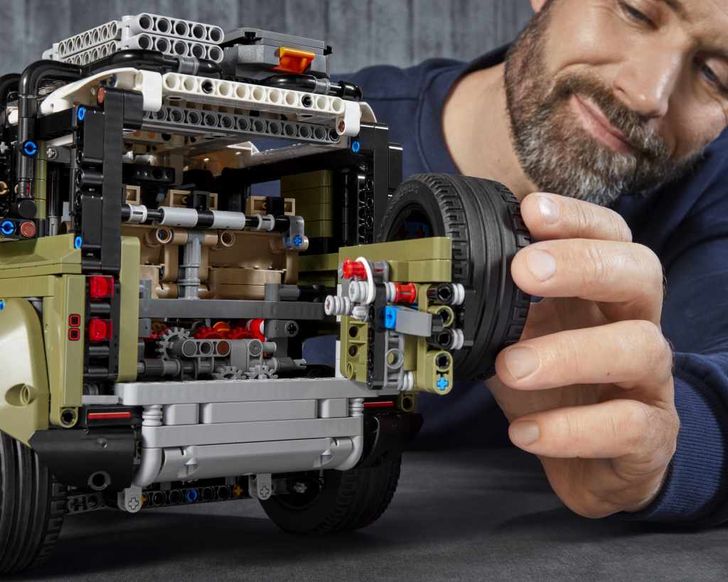 Land Rover Defender из Lego