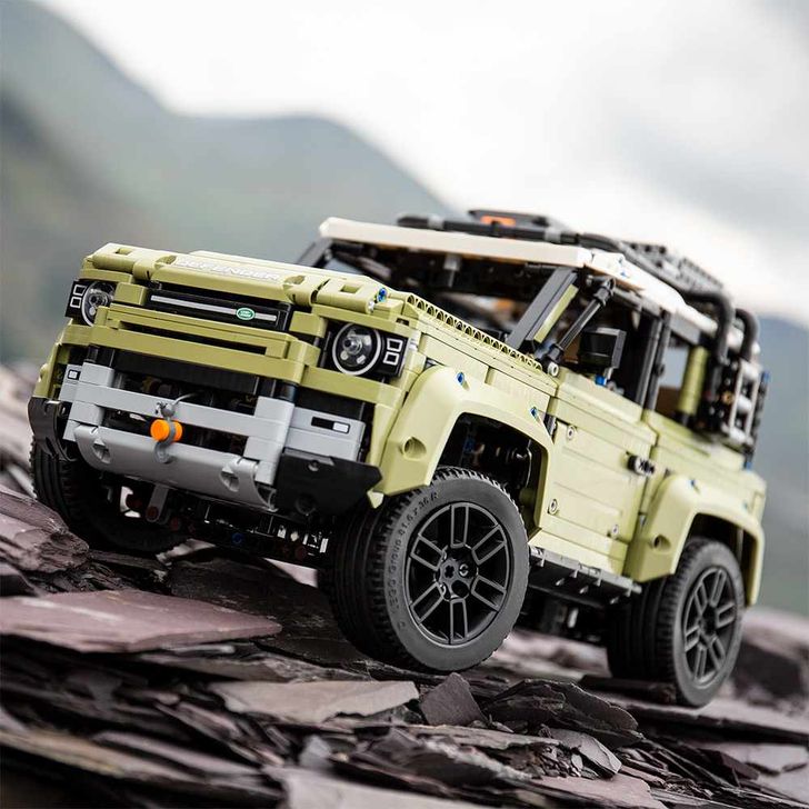 Land Rover Defender из Lego