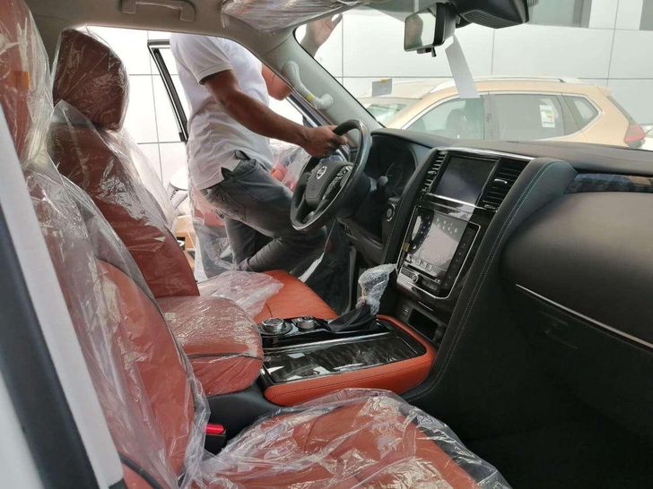 Интерьер Nissan Patrol