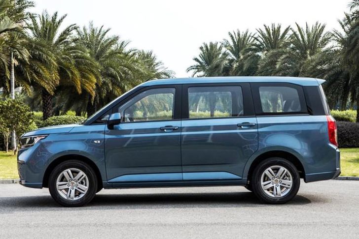 Wuling Hongguang Plus