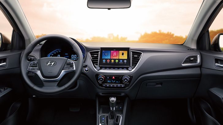 Интерьер Hyundai Verna (Solaris)