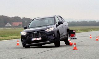 «Лосиный тест» Toyota RAV4