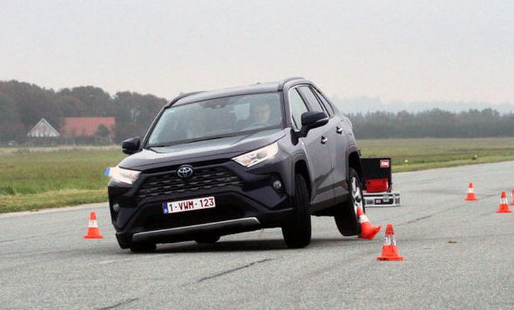 Toyota RAV4 прошёл новый «лосиный тест»