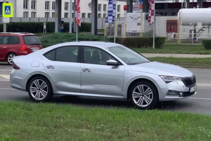 Новая Skoda Octavia замечена без камуфляжа