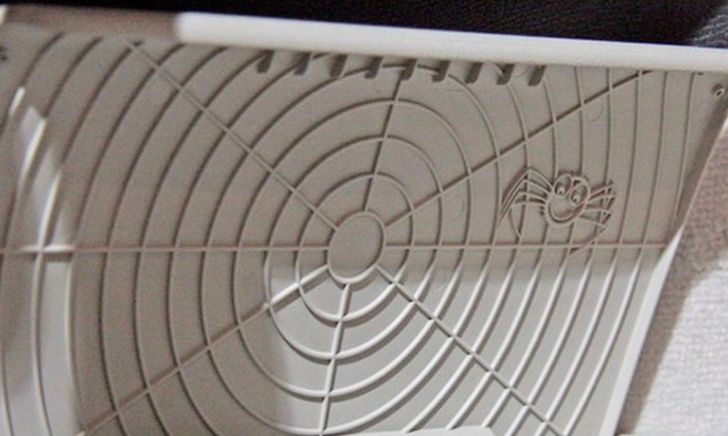 Паук в салоне Volvo XC90