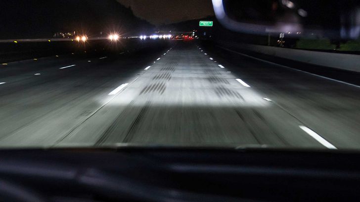 Эксперт Дмитрий Попов рассказал, как сделать свет фар ярче