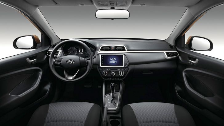 Интерьер Hyundai Verna