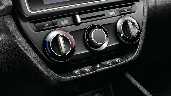 Интерьер Hyundai Verna