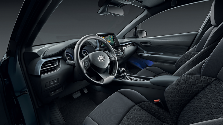 Интерьер Toyota C-HR