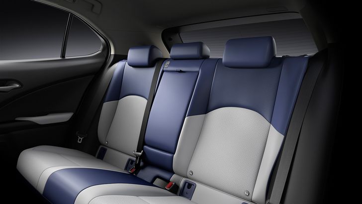 Интерьер Lexus UX 300e