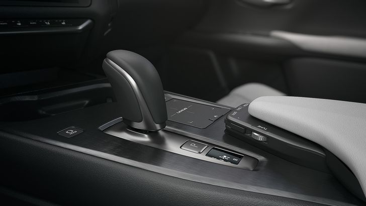 Интерьер Lexus UX 300e