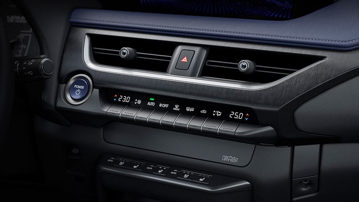 Интерьер Lexus UX 300e