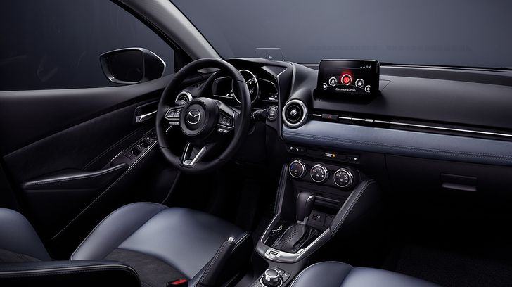 Интерьер Mazda 2