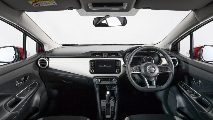 Интерьер Nissan Almera