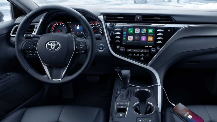 Интерьер Toyota Camry AWD