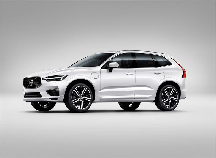 Volvo представил гибридный XC60 в России