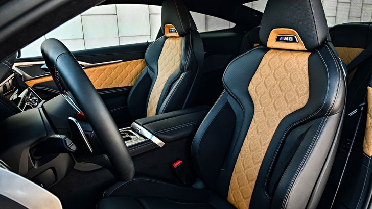 Интерьер BMW M8 Coupe