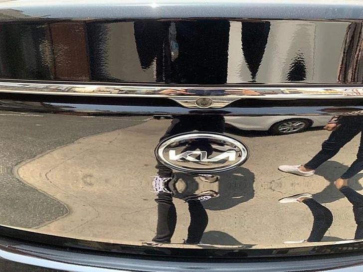 Новый логотип KIA