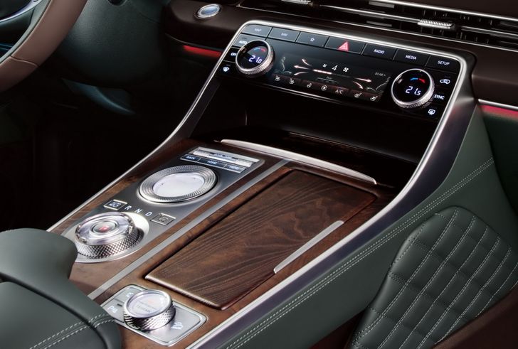 Интерьер Genesis GV80